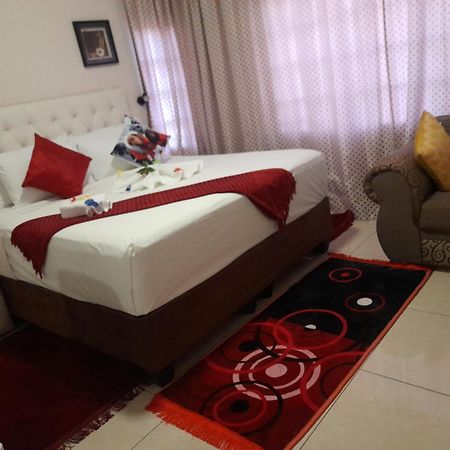 Bed and Breakfast Rest & Digest Serowe Exterior foto