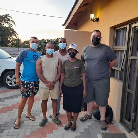 Bed and Breakfast Rest & Digest Serowe Exterior foto
