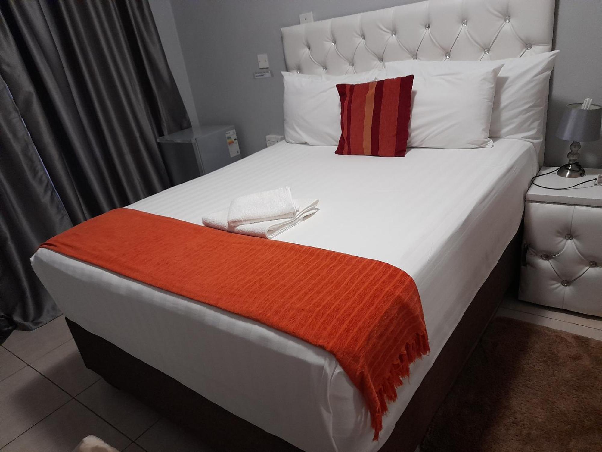 Bed and Breakfast Rest & Digest Serowe Exterior foto