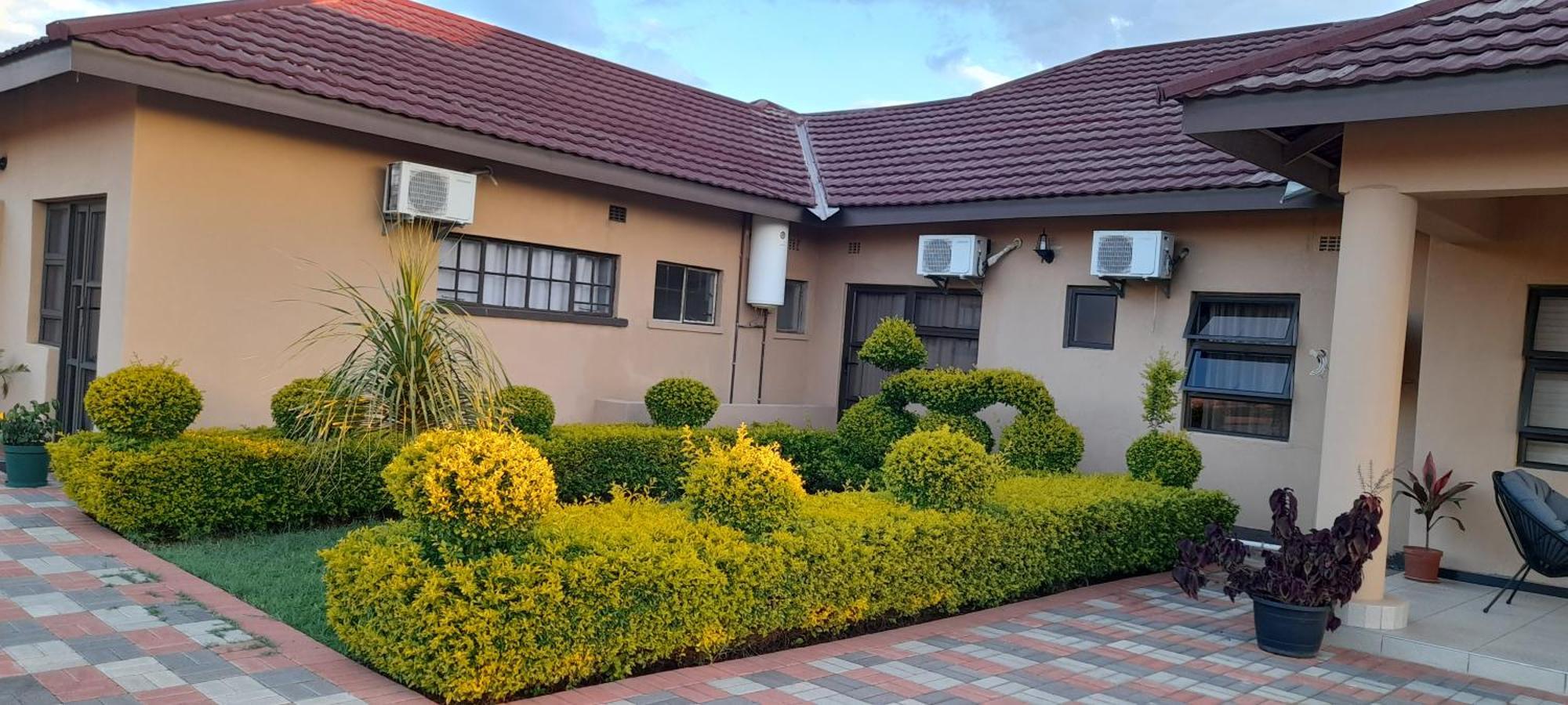 Bed and Breakfast Rest & Digest Serowe Exterior foto
