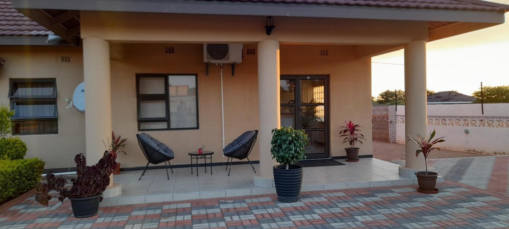 Bed and Breakfast Rest & Digest Serowe Exterior foto
