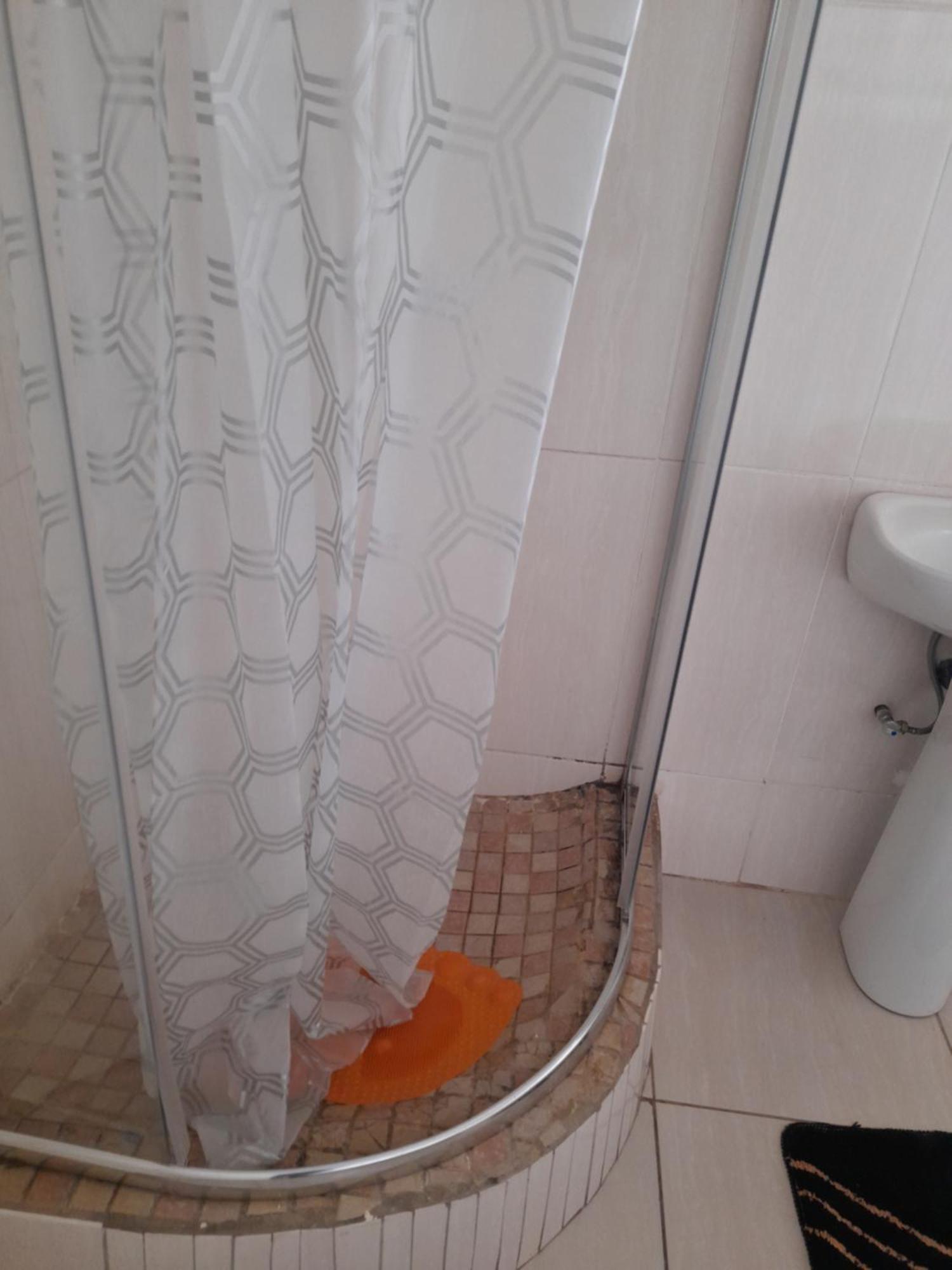 Bed and Breakfast Rest & Digest Serowe Exterior foto