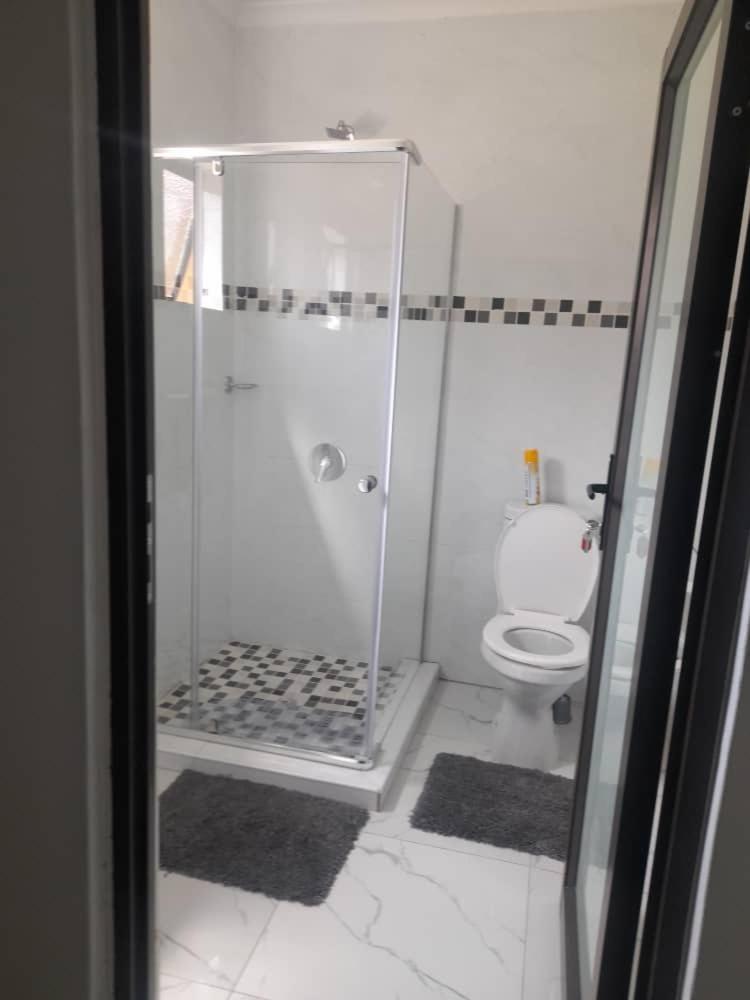 Bed and Breakfast Rest & Digest Serowe Exterior foto